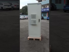 สกรูเหล็กไร้ขัดและเน็ตสําหรับการเพิ่มความทนทานต่อการกัดกร่อน 40U ภายนอกตู้โทรคมนาคม