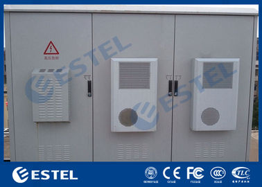 IP55 ตู้ไฟฟ้ากลางแจ้ง Three Bay Telecommunications Shelter พร้อมเครื่องปรับอากาศ Cooling